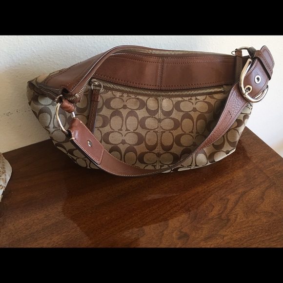 Very nice purse. Like new - Picture 2 of 3